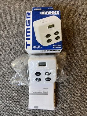 Brinks 500W White Digital Programmable Timer NIB